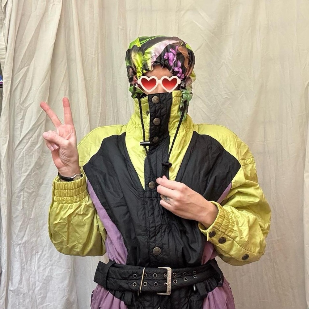 1980s Ski Suit Snowsuit by HEAD‎ belted in purple, black, yellow green size M - Picture 4 of 8